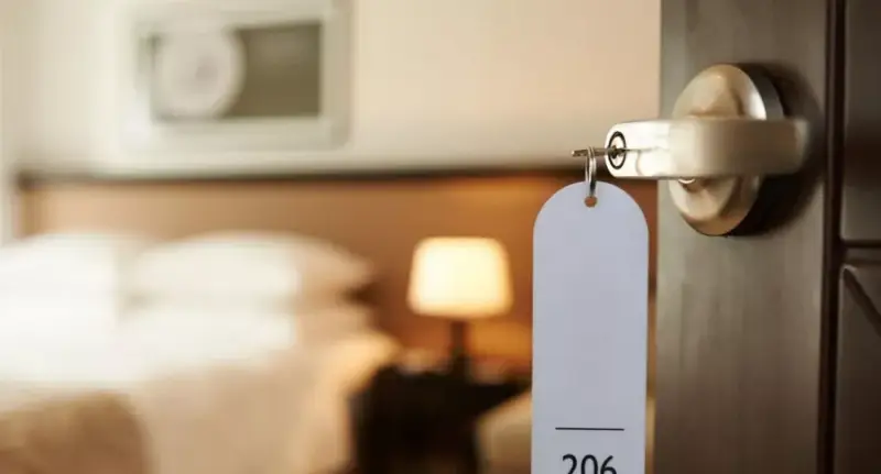Mujer descubrió a su pareja saliendo de un motel con otra en Barranquilla
