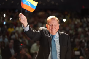 Sigo trabajando en las condiciones para mi ingreso a Venezuela y asumir -como lo manda la Constitución y me lo ha ordenado el pueblo