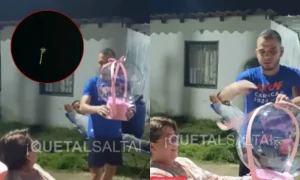 on entusiasmo, le entrega el obsequio a quien parece ser su madre, una asesora que no pudo evitar el incidente que ha dado de qué hablar. Contexto Caribe