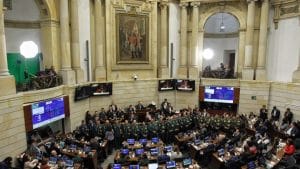 Senado critica al Gobierno, pero Cámara respalda conmoción interior