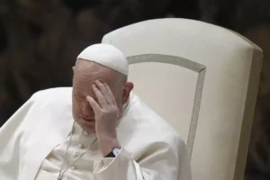 La salud del Papa preocupa al mundo y la iglesia católica.