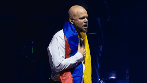 Según el contrato, al artista puertoriqueño se le pagará 2.100 millones de pesos. El resto del valor del contrato estará destinado a la producción del concierto en la plaza de Bolívar de Bogotá. CONTEXTO CARIBE