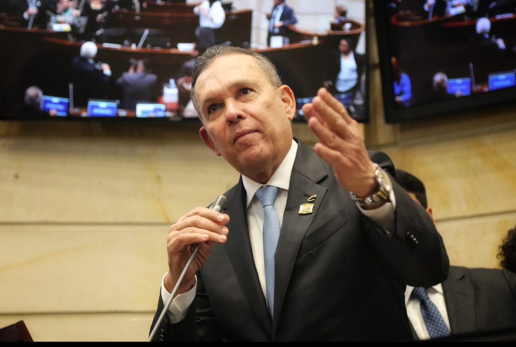 Efraín Cepeda, presidente del Senado dice que apoya la mini reforma y no la consulta popular de Petro. Contexto Caribe