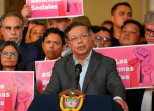 La consulta de Petro se tambalea: admiten tutela que podría frenarla