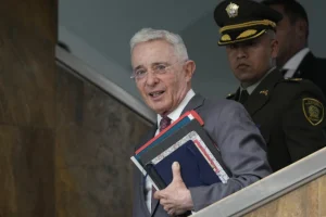 Uribe se opone a la Consulta Popular promovida por Petro