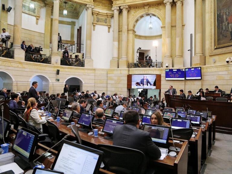 salario de los congresistas en colombia
