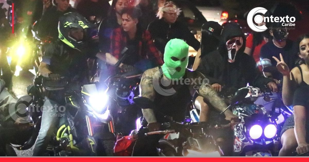 Motociclistas participan en la Rodada de Halloween por la Troncal de Occidente en Sincelejo.