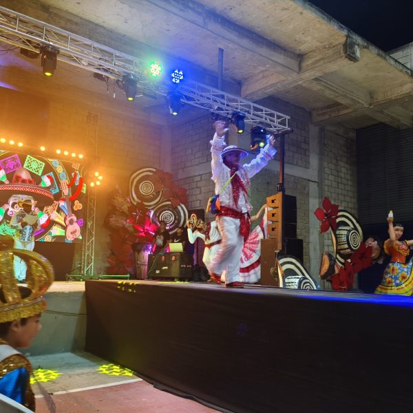 El Carnaval de Corozal, inició con los niños y terminó en desmanes