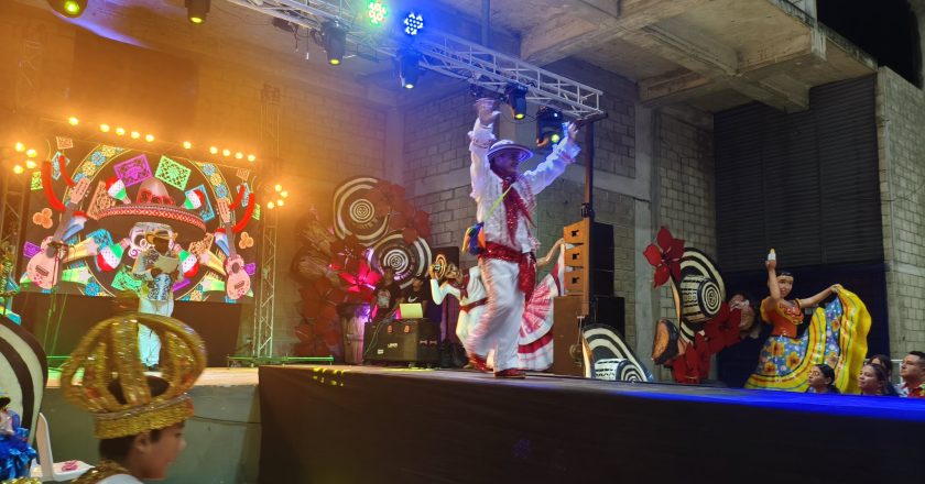 El Carnaval de Corozal, inició con los niños y terminó en desmanes