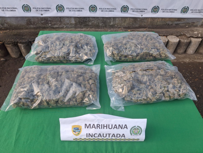 image 1 ¡Marihuana iba de viaje en encomienda y la bajaron en carretera!