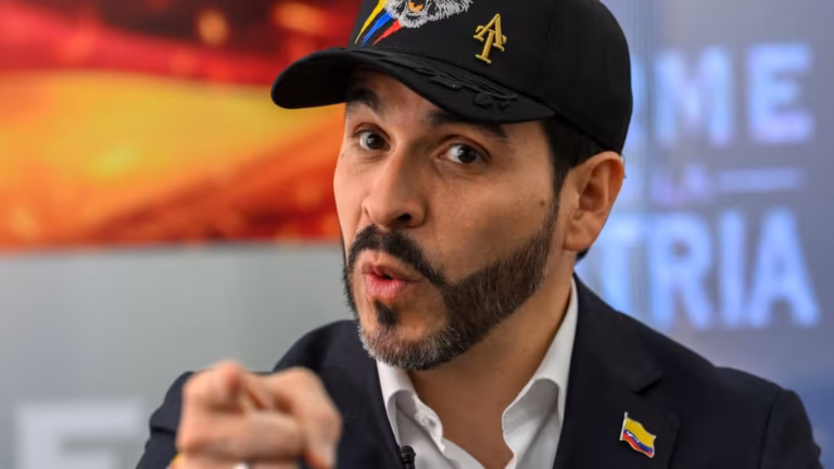 Consejo Nacional Electoral abre investigación sobre firmas de De la Espriella