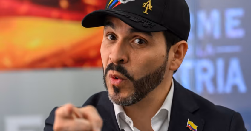 Consejo Nacional Electoral abre investigación sobre firmas de De la Espriella