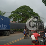 Crisis vial se agrava en San Onofre: camioneros bloquean salida a Sincelejo debido al paro en Pajonal