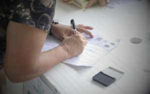 Colombianos en el exterior podrán votar sin importar su estatus migratorio