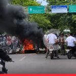 Mineros bloquean vía en La Mojana tras quema de dragas durante operativo de la Infantería de Marina