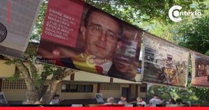 Polémica por mensajes sobre Álvaro Uribe en un colegio de Sincelejo: el expresidente responde