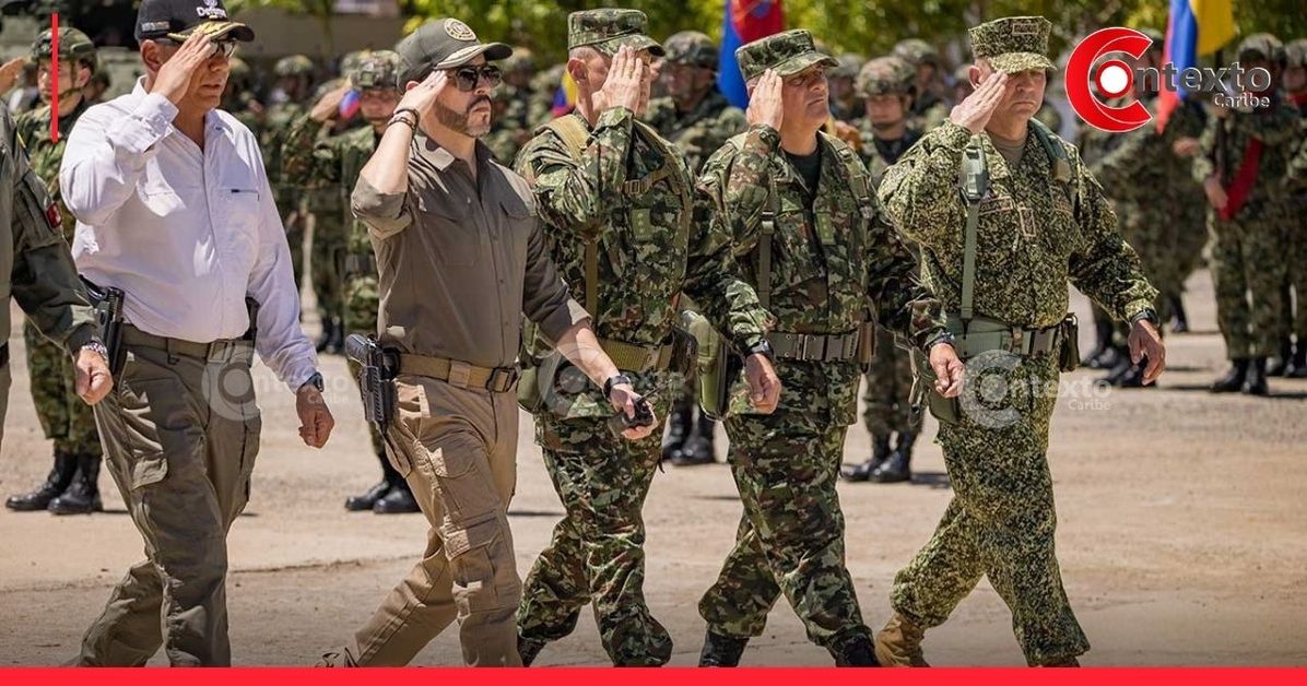 Ministro de denfesa de colombia armado