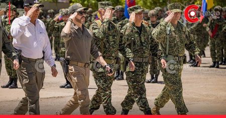 Ministro de denfesa de colombia armado